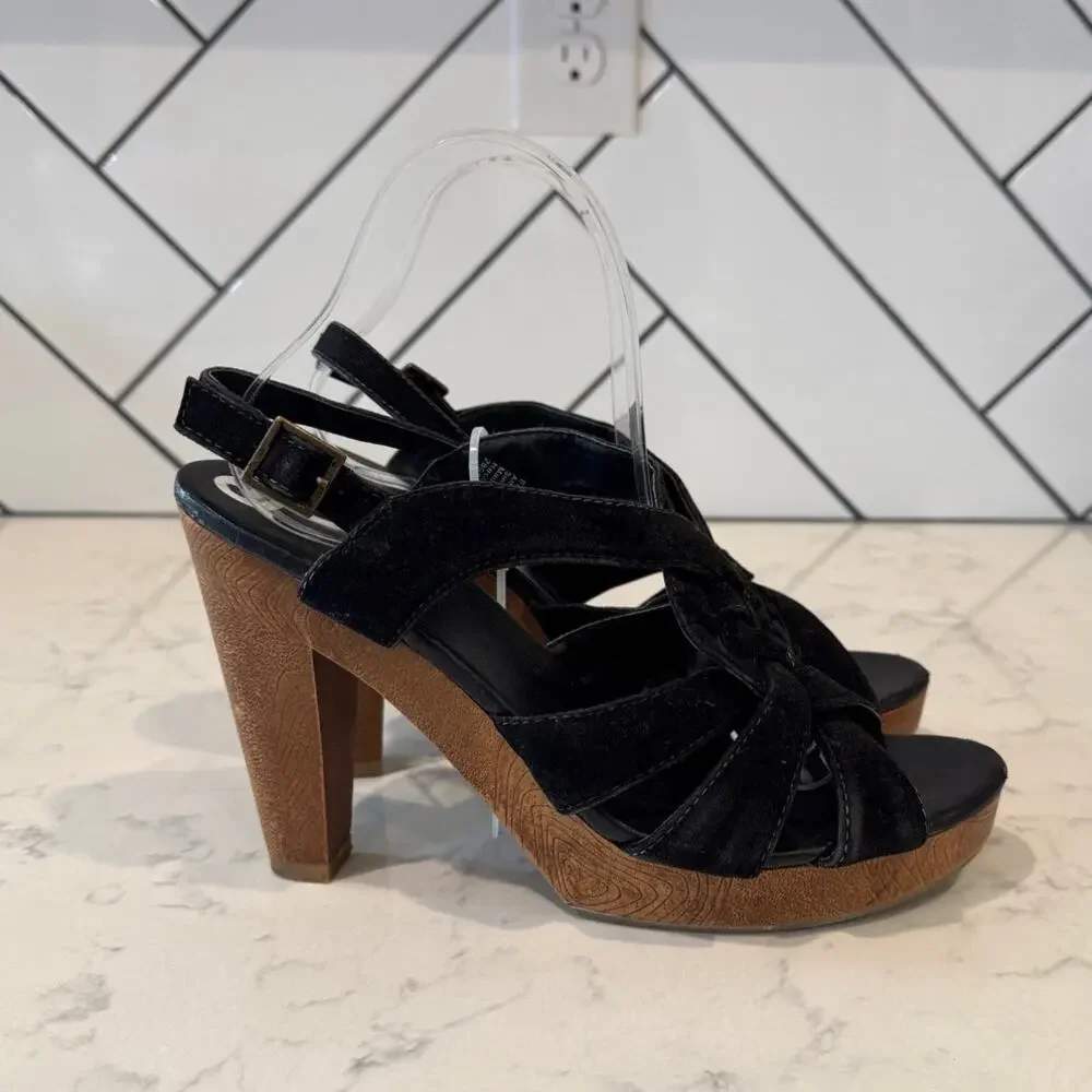 l.e.i. Black Faux suede sandals heels 90s Y2K size 9 it girl bohemian neutral